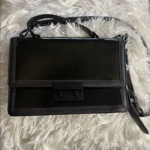 MICHALE KORS PATENT LEATHER BLACK BAG